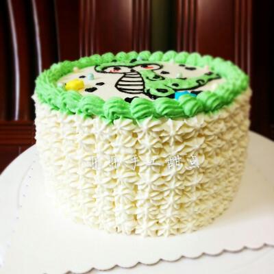 蛇宝宝蛋糕超喜欢这个绿色特别的鲜艳一定要用黄色和蓝色进行调色