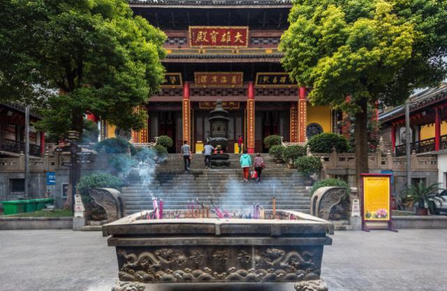 2022上巳节能不能去寺庙烧香2021年八月十五适合去寺庙上香吗