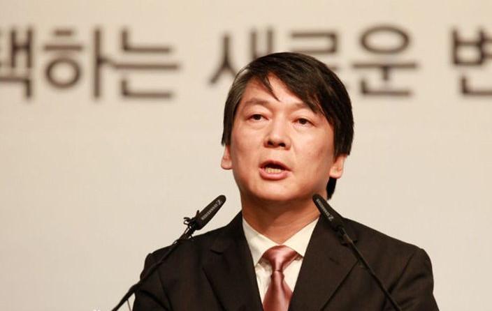 韩国前总统候选人安哲秀批评朴槿惠及在野党