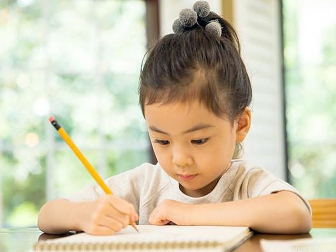 想让孩子写一手好字报书法培训班有用吗时间太短很难养成习惯