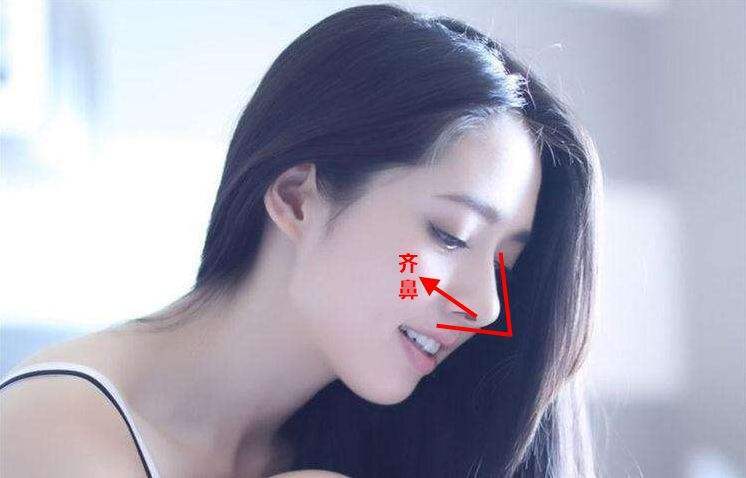鼻头下划运势 鼻头往上一点有横纹面相