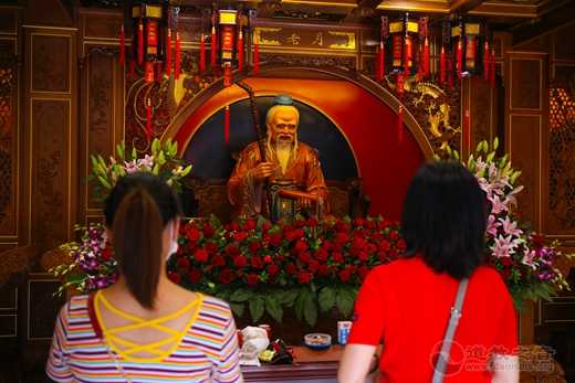 上海城隍庙举行
