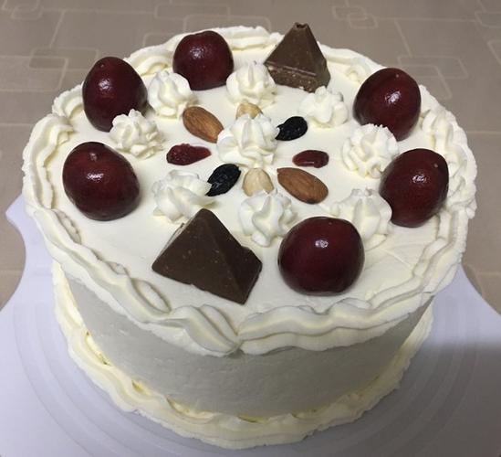 zhaoly6做的简单6寸生日蛋糕