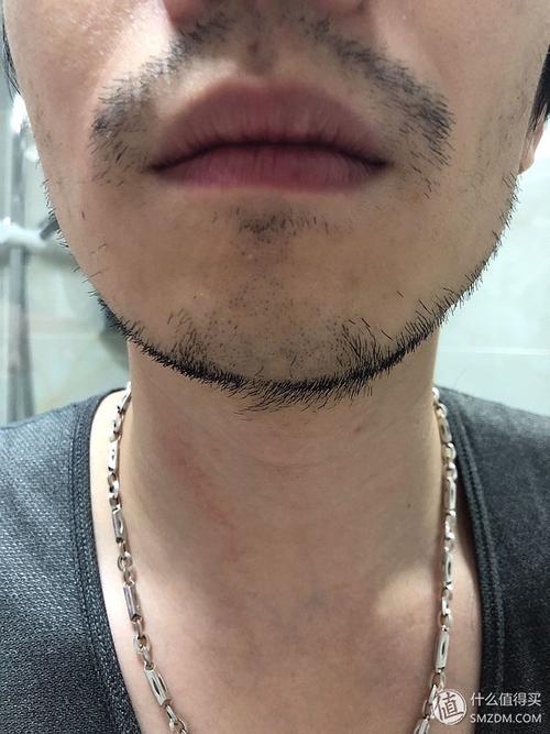 第一刀下去因为胡子较长下巴上的刮了大部分脖子上的可以无视