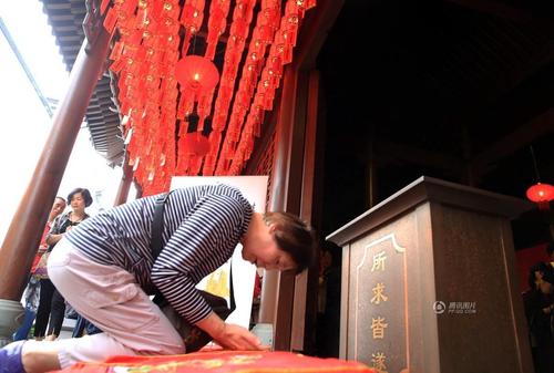 5月28日上海玉佛禅寺举行