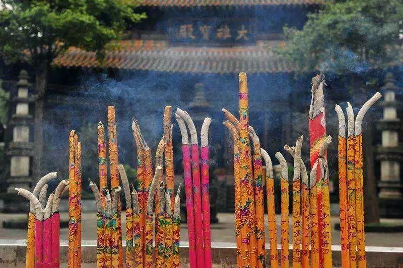 春节去寺庙烧香要注意什么?