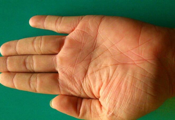 摘要:每一个人的手纹纹路各不相同有人手纹清楚有人手纹模糊.