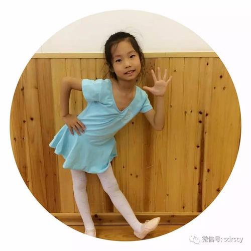 一级小1:谭苏桐一级小2:孙娅宁不论是专业的舞蹈演员还是业余舞蹈爱好