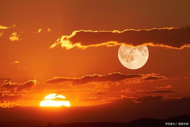 日落的同时可以看到月出吗?