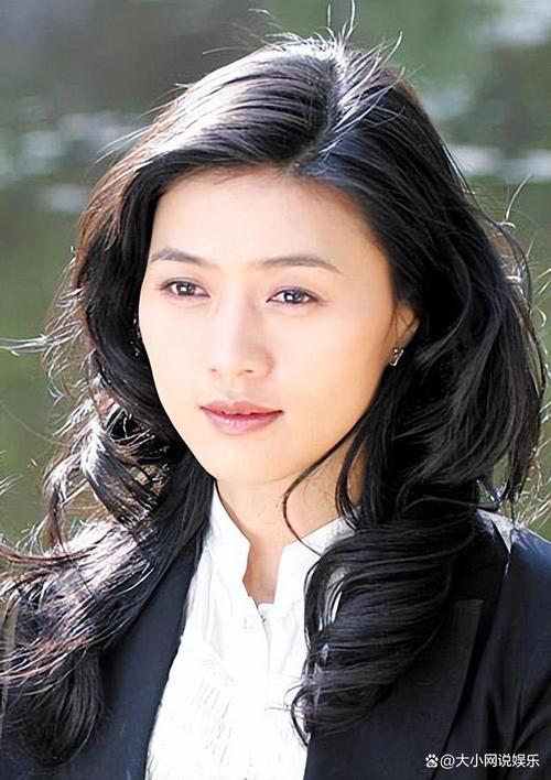 田海蓉是一位备受注目的女性她的感情生活和职业生涯都备受热议.