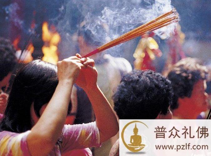 上香礼仪按照我国的传统习俗每年春节及农历初一十五等日期广大